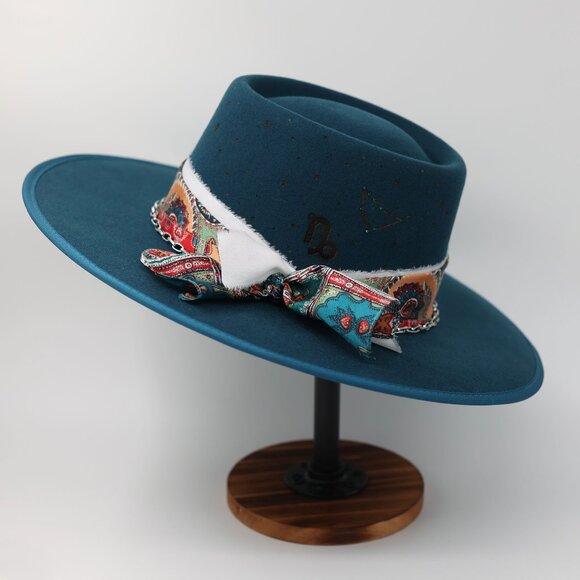 Gambler Capricorn Hat - Picture 5 of 6